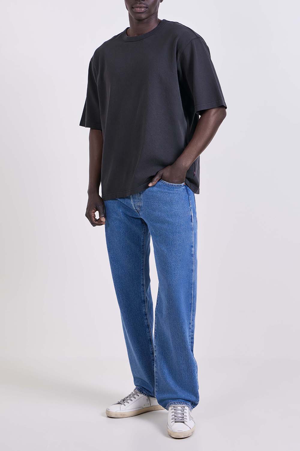 מכנסי ג'ינס בגזרה משוחררת 501